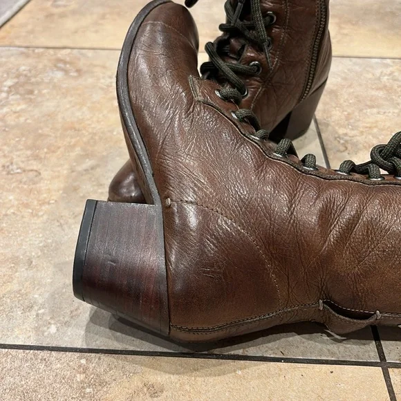 FRYE Zipper Up Soft Leather Bootie 2 inches Heels size 9 - Picture 7 of 14